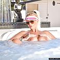 Hot Tubbing with Lucy - image control.gallery.php