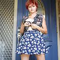 Naomi At The Door - image control.gallery.php
